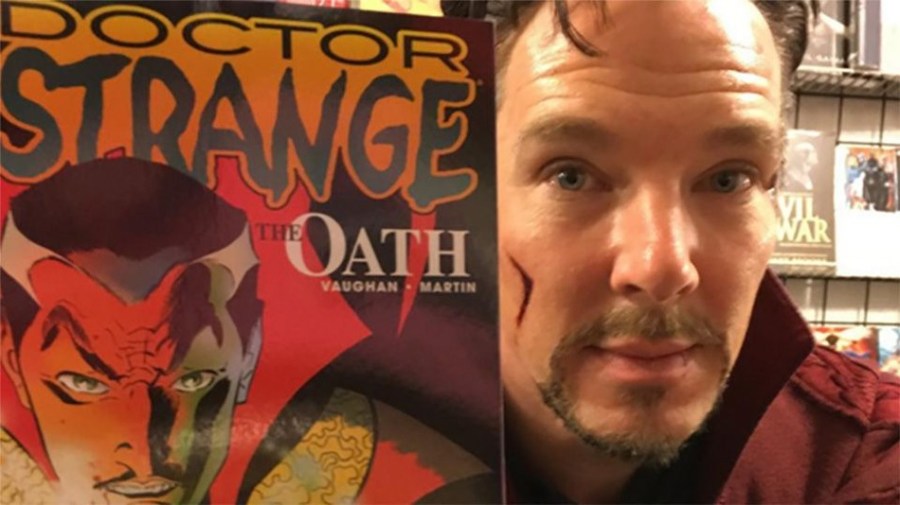 Benedict_Cumberbatch_Doctor_Strange_comic_book_store