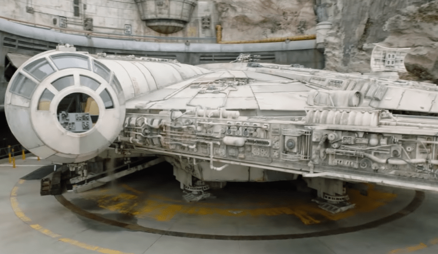galaxys-edge-millenium-falcon-disney