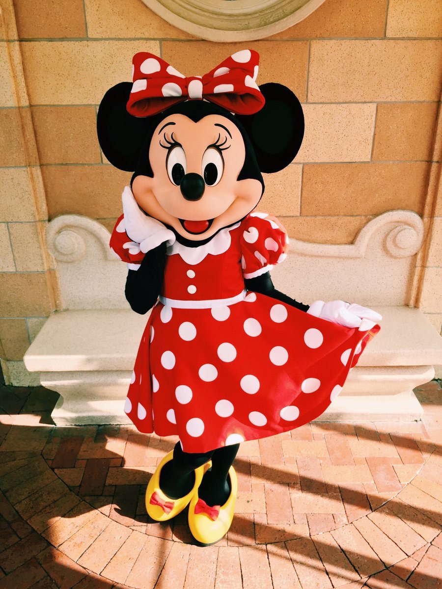 Minnie's_New_Look_Disneyland_2016