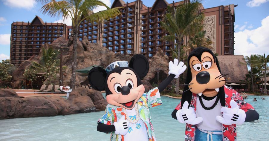 636586274913022396-Mickey-Mouse-and-Goofy-on-Vacation-at-Aulani