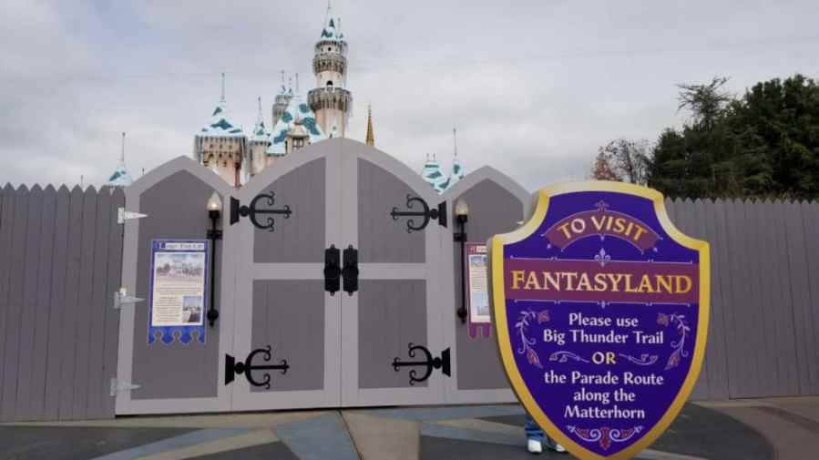 disneyland_castle_closed_2