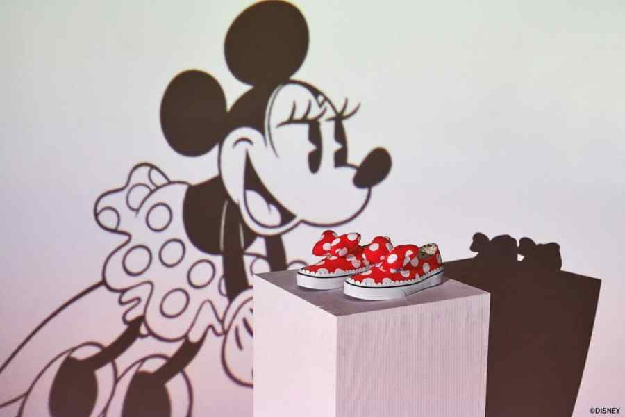 HO18_MICKEY_90_VN0A38ETUJ3_AUTHENTIC-GORE_MINNIES-BOW-TRUE-WHITE_Pair-1200x800